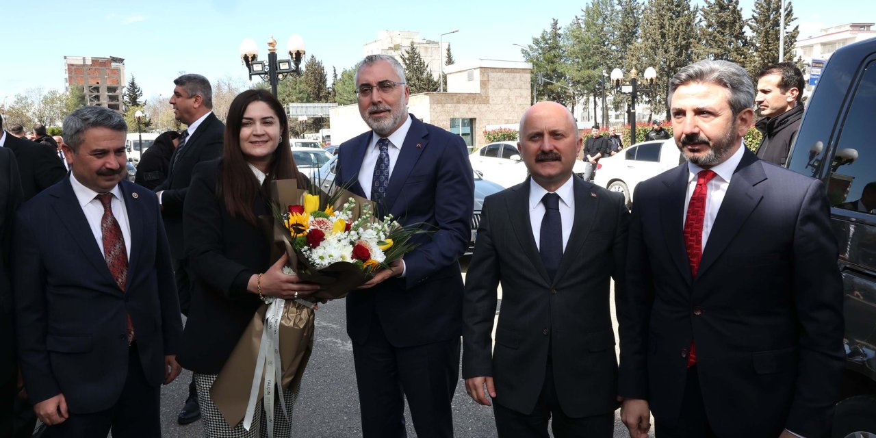 Bakan Işıkhan: Adıyaman'da Sigortalı Çalışan Sayısı Deprem Öncesinin Üzerine Çıktı