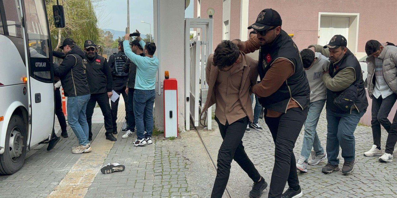 İzmir'deki Nevruz Etkinliğinde Gözaltına Alınan 36 Şüpheli Adliyede