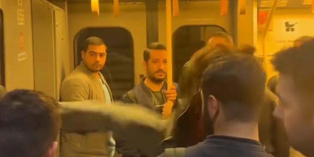 İzmir Metrosu'nda Vatman Kabinine Tekme; O Anlar Kamerada