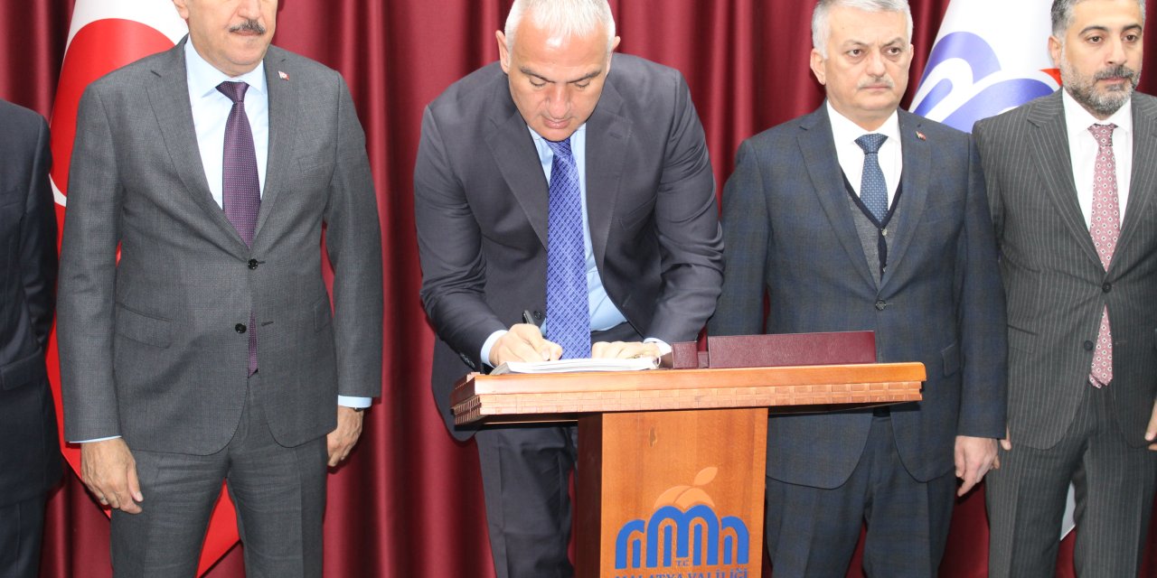 Bakan Ersoy: Bütün Kaynaklarımızla Deprem Bölgelerini Desteklemeye Devam Edeceğiz