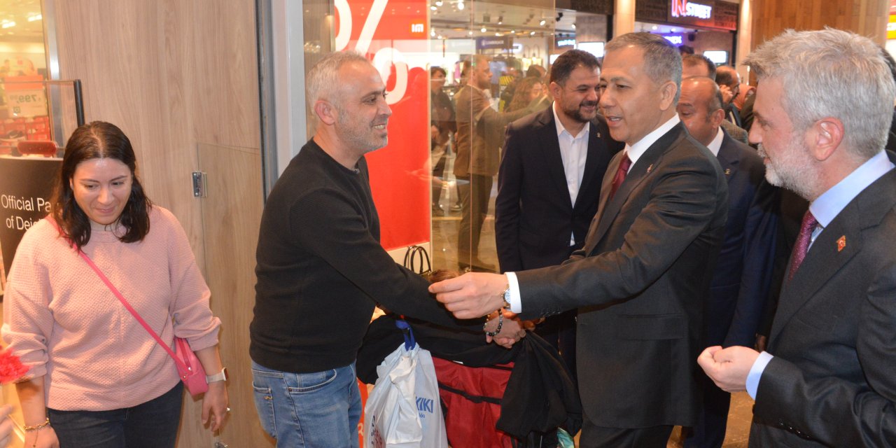 Bakan Yerlikaya'dan, Kahramanmaraş’ta Esnaf Ziyareti