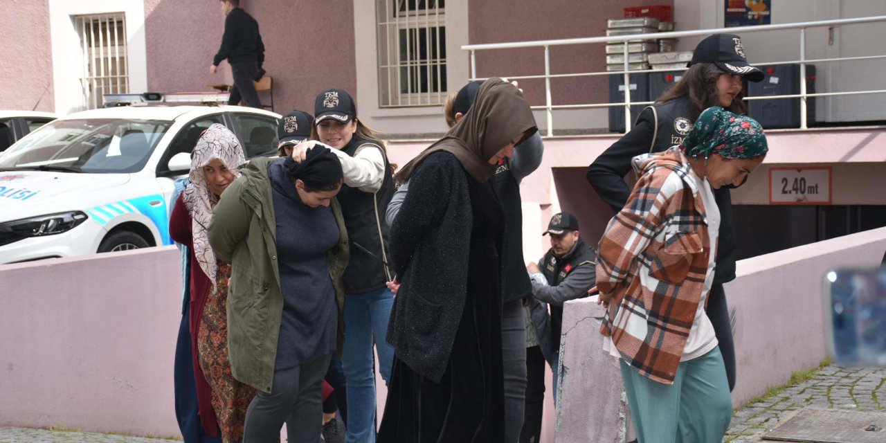 İzmir'deki Nevruz Etkinliğinde Gözaltına Alınan 36 Şüpheli Adliyede (2)