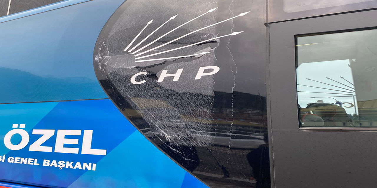 Trabzon'da Sesten Rahatsız Olduğu Gerekçesiyle CHP Otobüsüne Taş Attı; Valilik Açıklama Yaptı