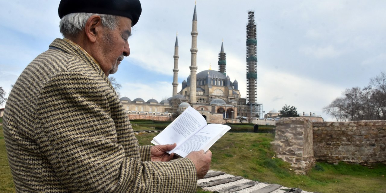 Selimiye'nin Emekli Müezzini, Tarihi Camideki 57 Yıllık Anılarını Kitapta Topladı