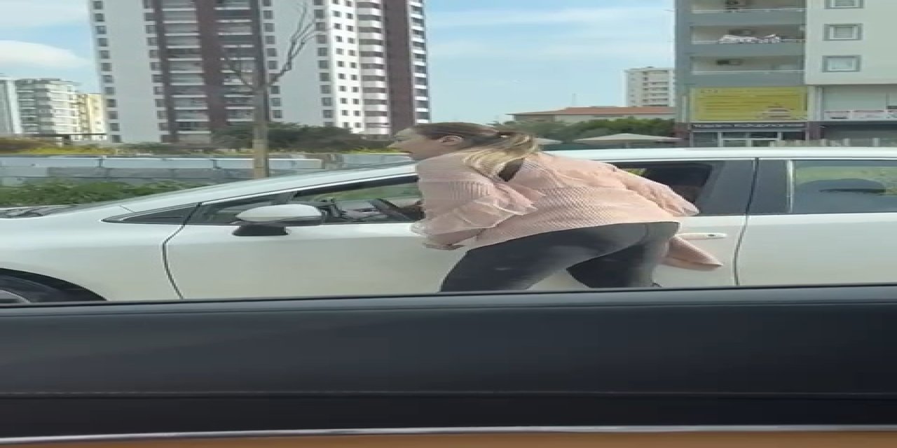 Kadın Öğretmen, Trafikte Tartıştığı Hemcinsini Darbetti