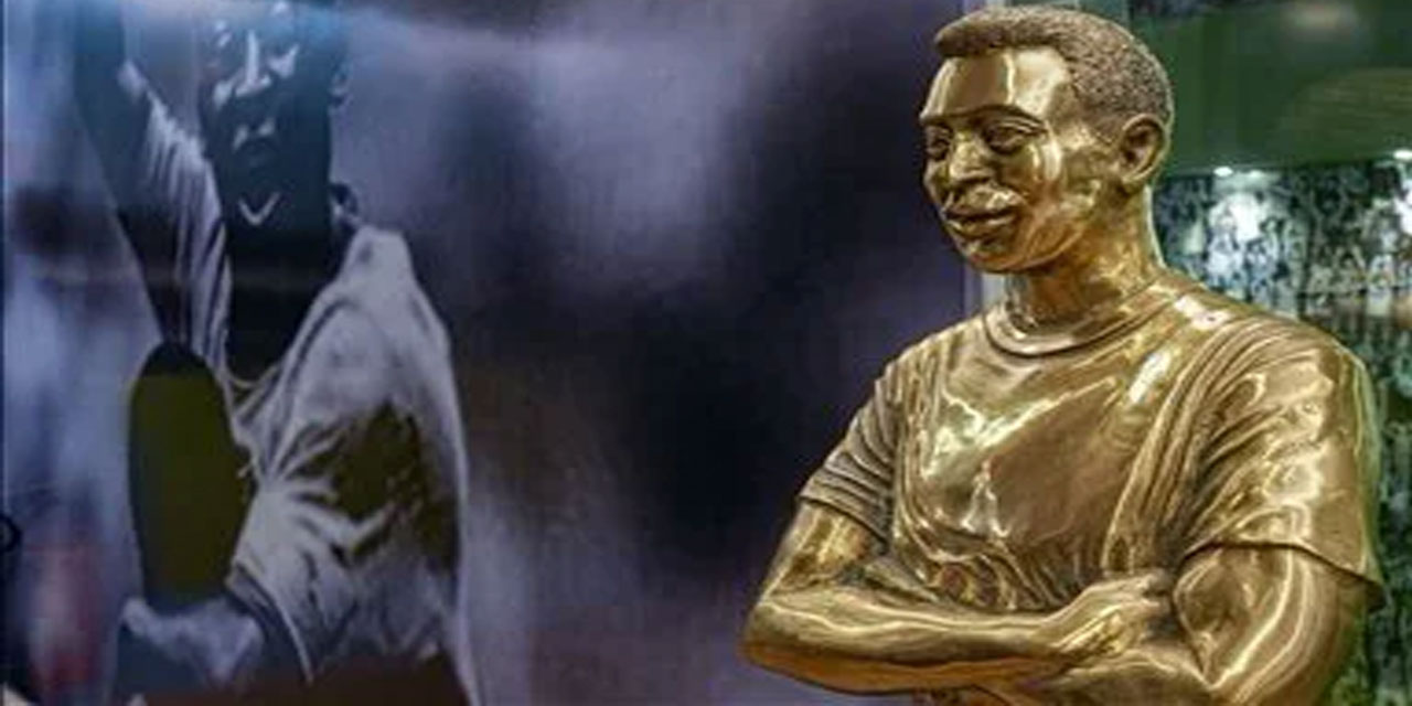 Brezilyalı efsane futbolcu Pele'nin mozolesi halkın ziyaretine açıldı