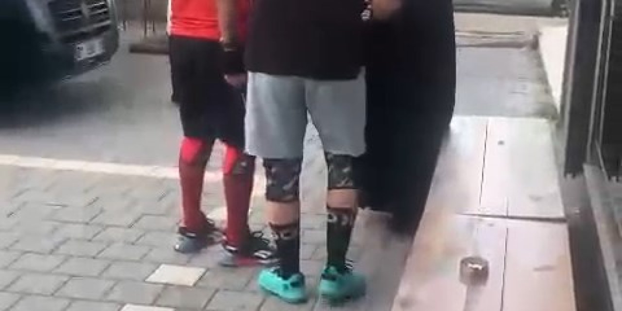 ‘Ramazanda Edepsizlik Yapmayın’ Deyip Spor Salonuna Çöp Döktüler