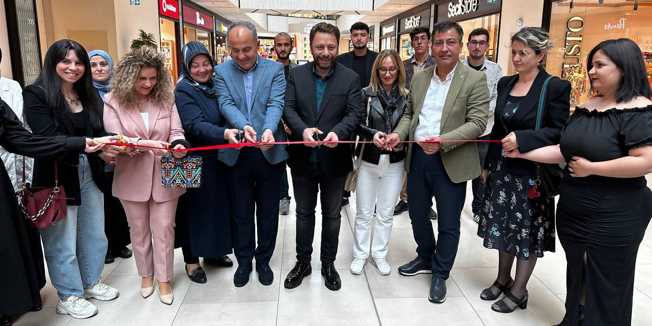 Rize’deki “1 Eser 1 Hayat Resim Sergisi”nin Gelirleri Deprem Bölgesine Gönderilecek