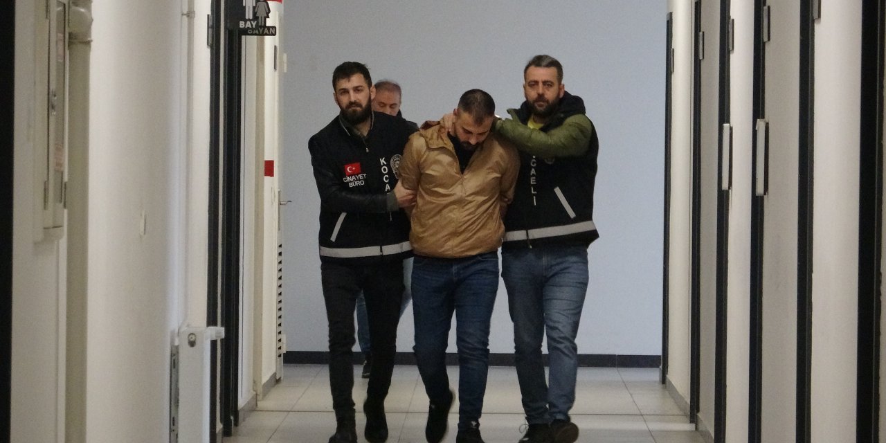 Otomobilde Husumetlisini Öldüren Şüpheli, Adliyede