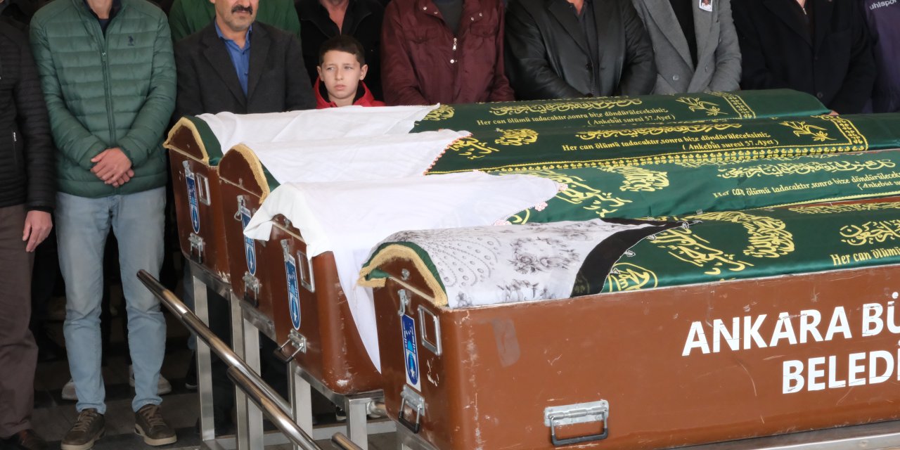 Eşini Boğazını Keserek Öldürüp, Oğlunu Yaraladı, İntihara Kalkıştı