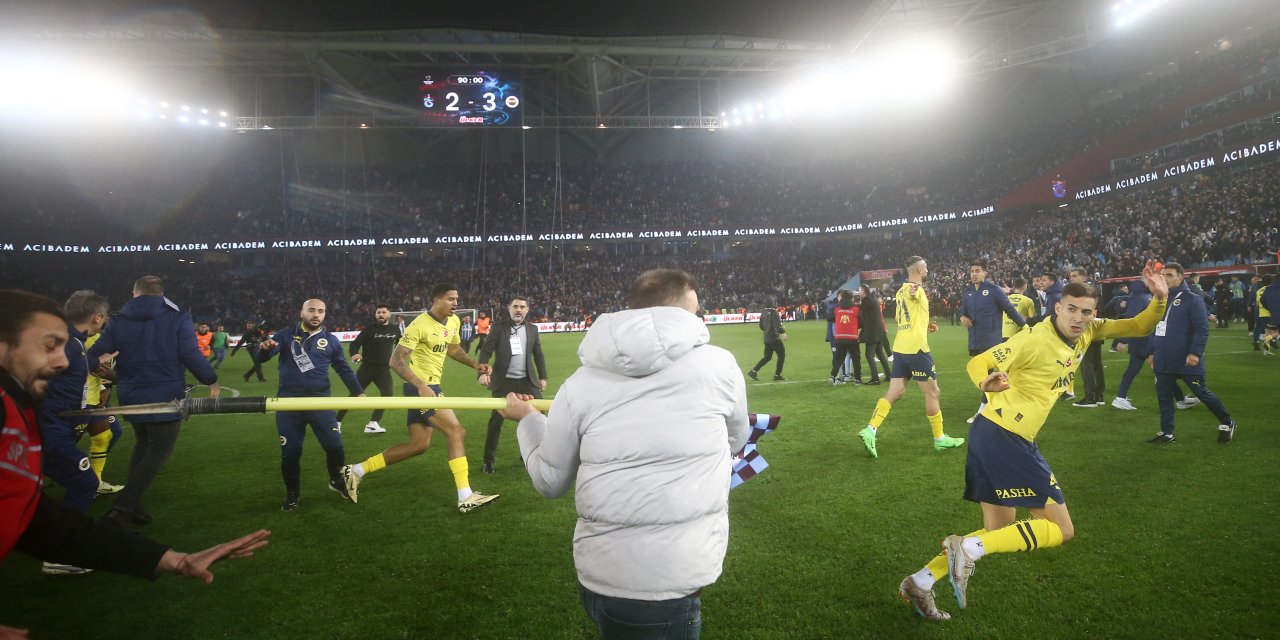 Trabzon'da Olaylı Maçta Sahaya Giren 12 Şüpheliden 2'si Tutuklandı (3)