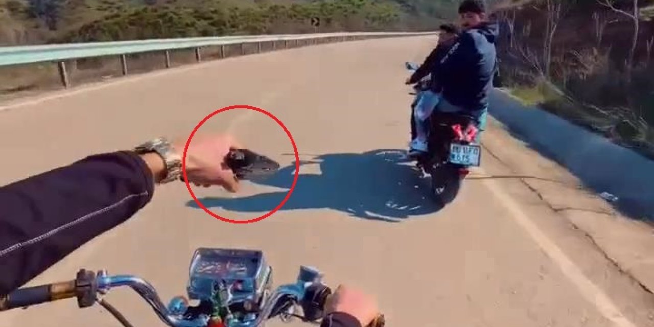 Motosikletteki 2 Kişiye Tabancayla Ateş Açtı, Görüntüleri Sosyal Medyada Paylaşınca Yakalandı