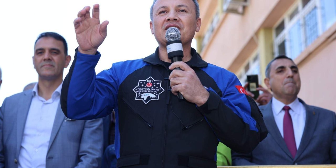 Alper Gezeravcı, Silifke'de Hemşehrileri İle Buluşup, Öğrencilerle Sohbet Etti