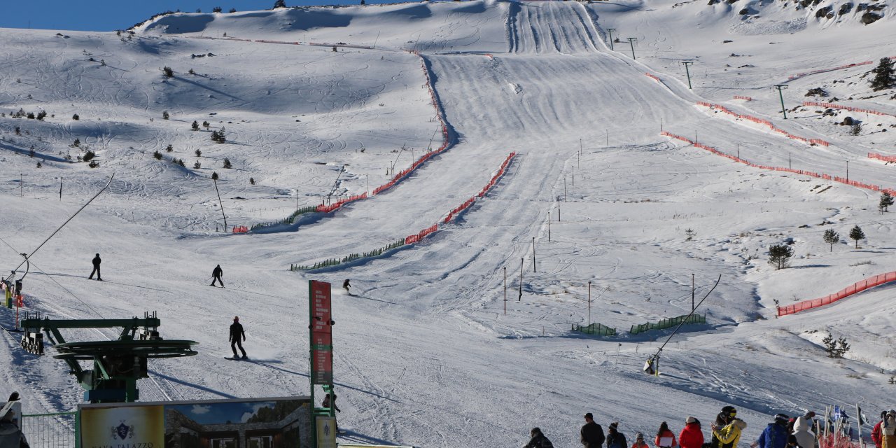 450 Bin Tatilcinin Geldiği Kartalkaya'da Kayak Sezonu Kapanıyor