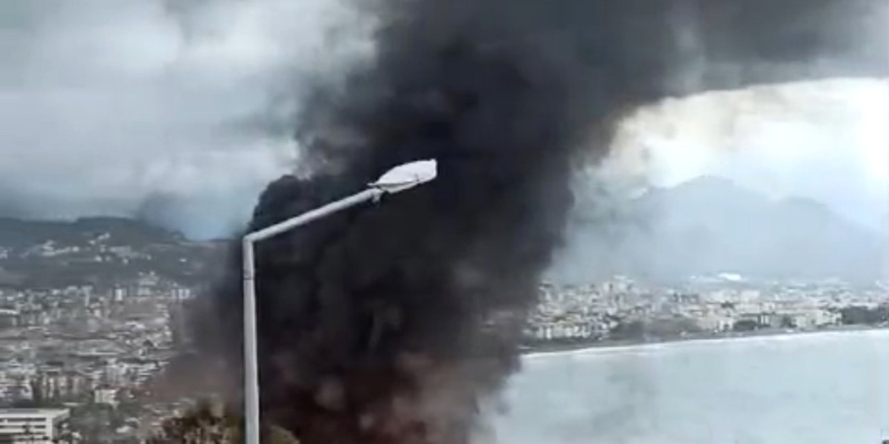 Alanya'da 2 Tekne Alev Alev Yandı (2)