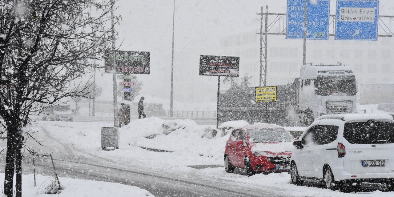 Bitlis Merkezde Kar Kalınlığı 15 Santimetre