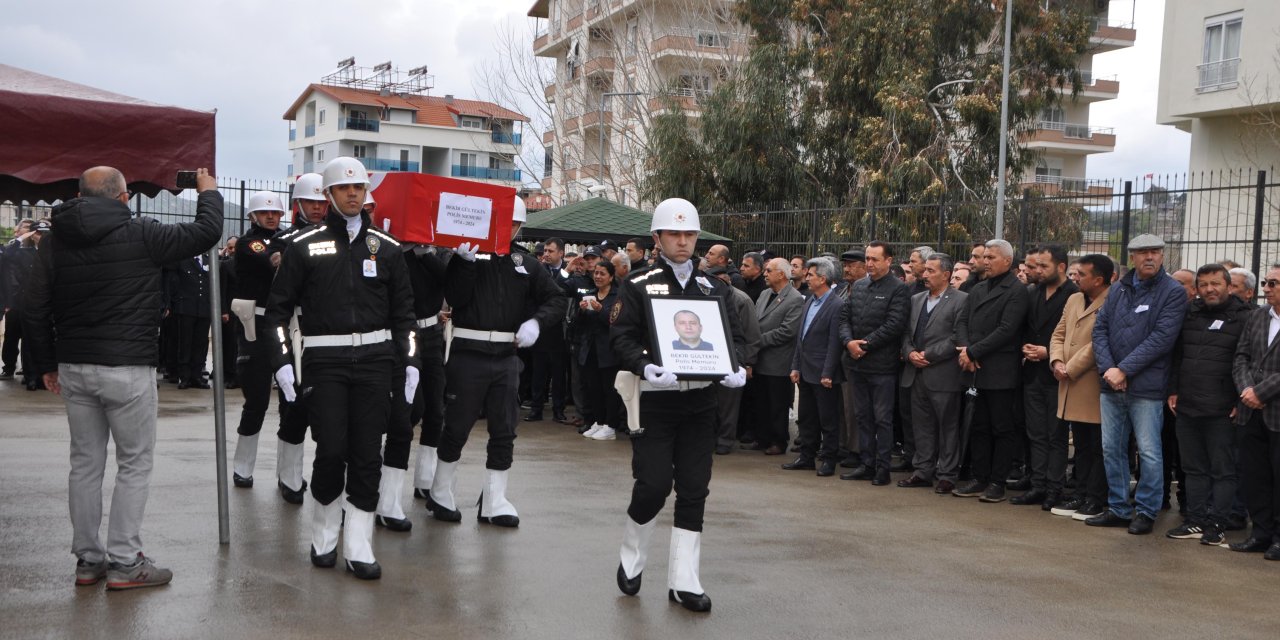 Görev Başında Fenalaşıp Hayatını Kaybeden Polis İçin Tören