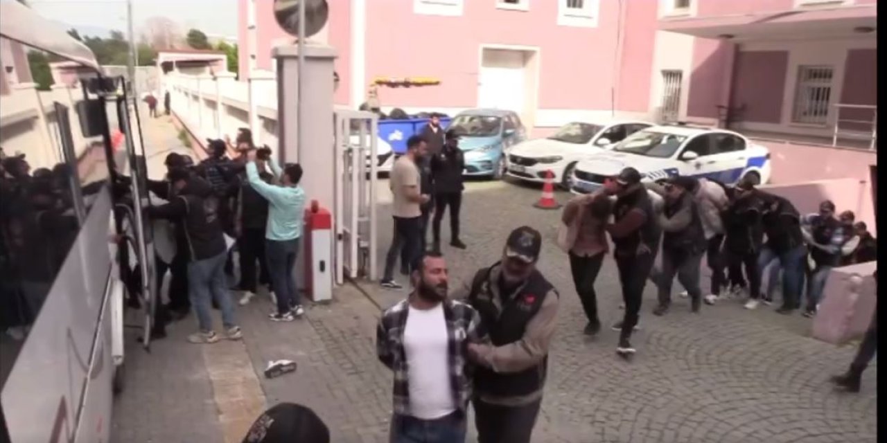 İzmir'deki Nevruz Etkinliğinde Terör Propagandası Yapan 94 Şüpheliye Gözaltı