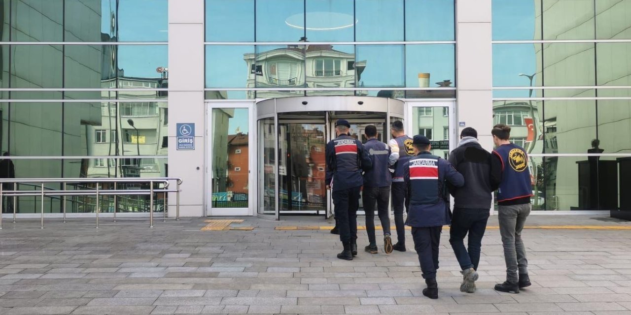 Çaldıkları İnşaat Demirlerini Satarken Yakalandılar