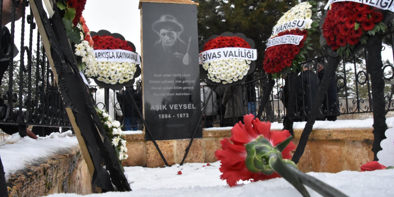 Aşık Veysel Ölümünün 51'inci Yılında Mezarı Başında Anıldı