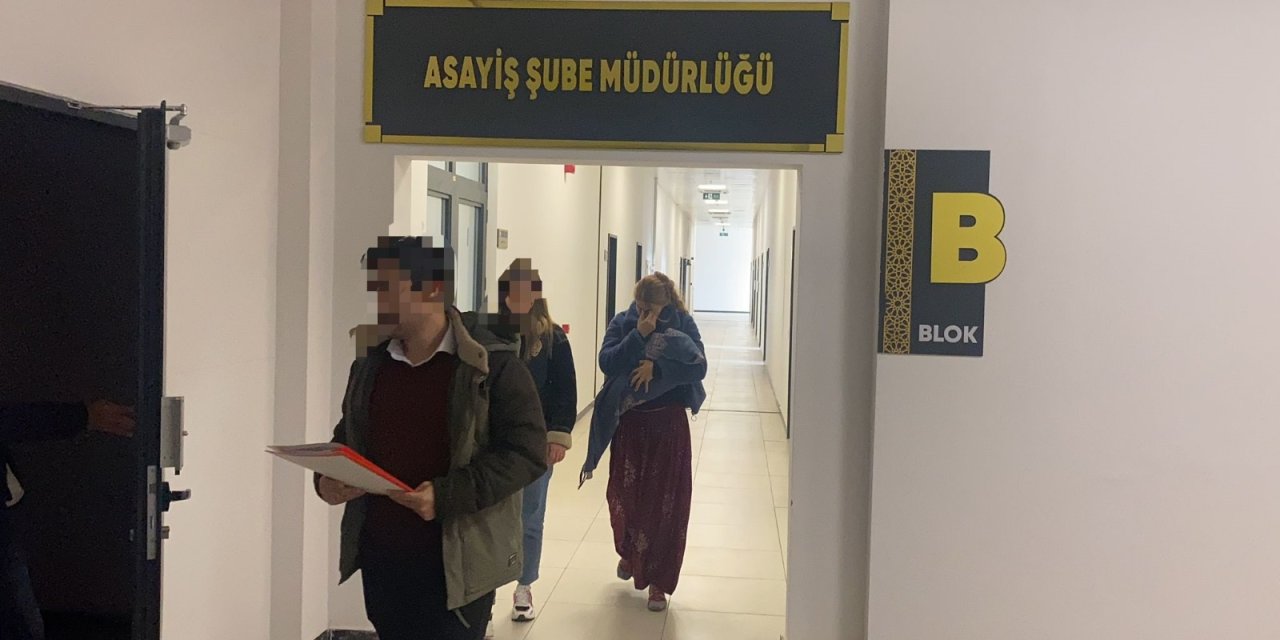 Hırsızlık Şüphelisi, Kucağındaki Bebeğiyle Gözaltına Alındı