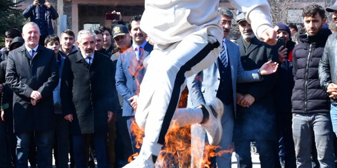 Nevruz Ateşinden Atlayıp, Yumurta Tokuşturdular