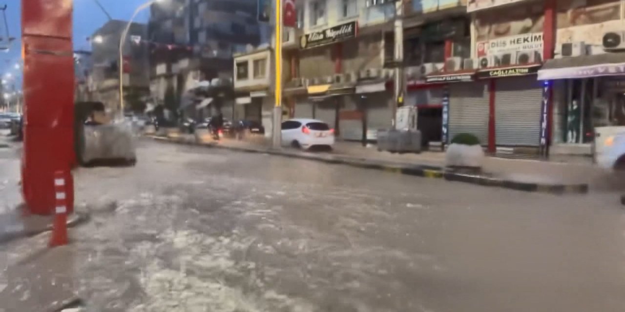 Cizre’de Sağanak; Cadde Ve Sokaklar Göle Döndü