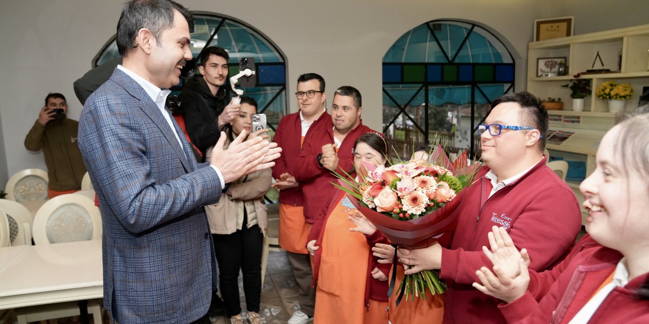 İstanbul-ak Parti İbb Başkan Adayı Kurum ‘Tebessüm Kahvesi’ni Ziyaret Etti