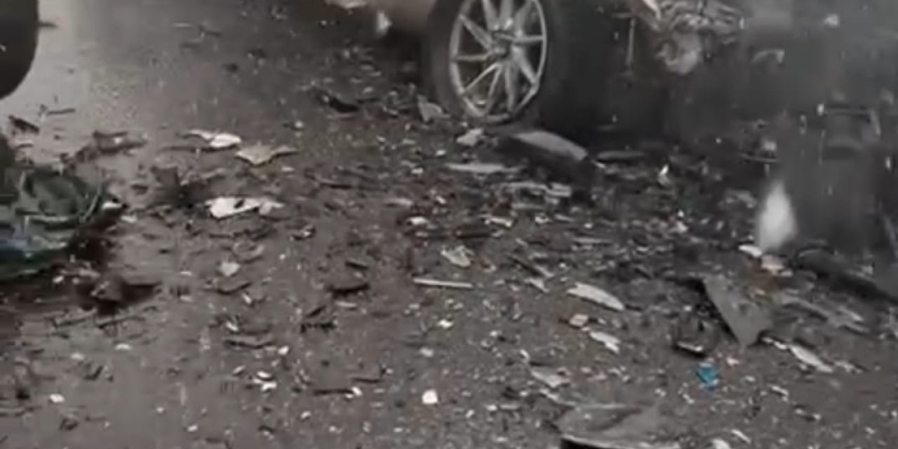 Niğde'de Kar Ve Sisli Yolda İki Otomobil Çarpıştı: 5 Yaralı