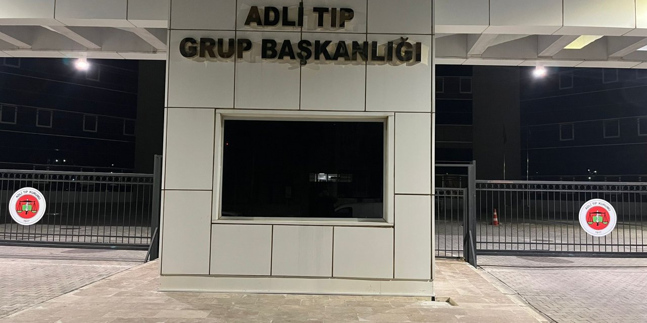 Otomobilin Bagajında Kuyumcunun Cesediyle Saatlerce Tur Attılar; Borçlarını Çaldığı Altınlarla Ödedi