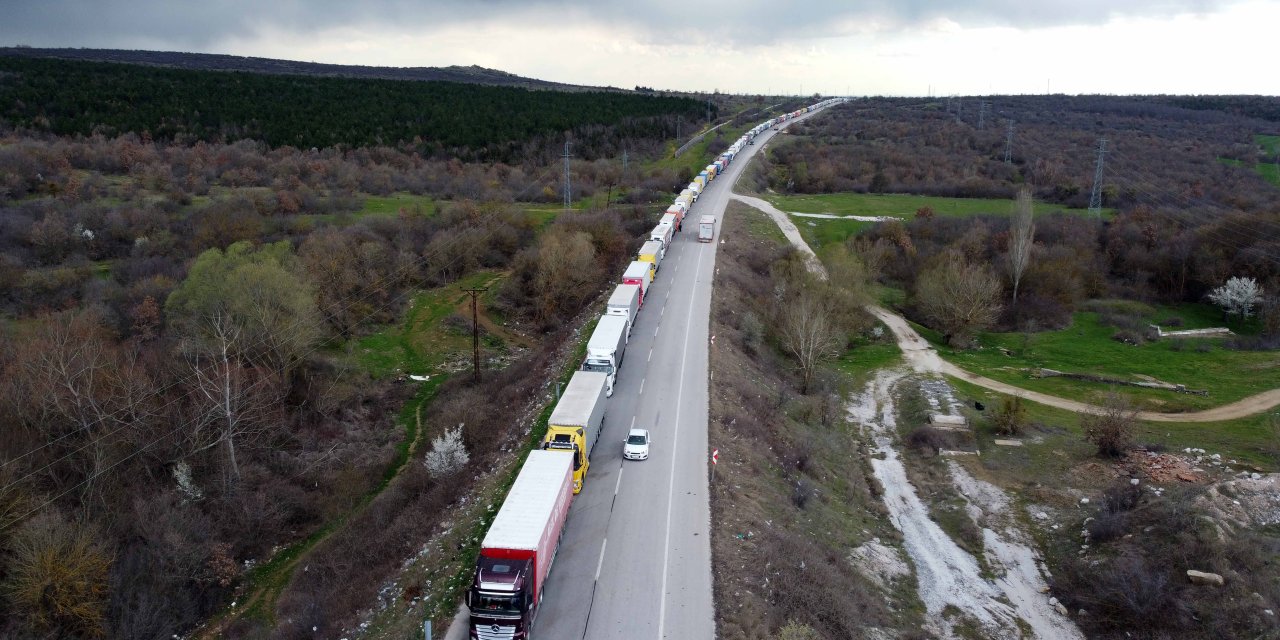 Bulgaristan, Kontrolleri Sıklaştırdı; Hamzabeyli'de 20 Kilometre Tır Kuyruğu Oluştu