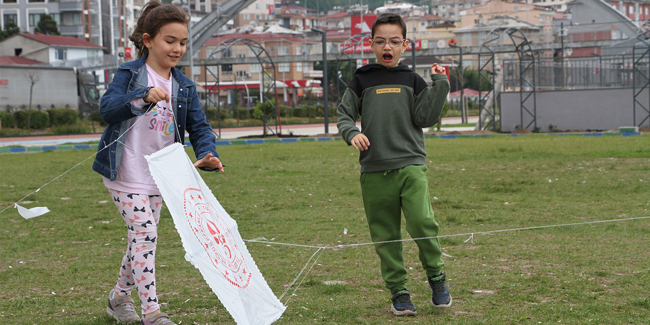 Rize'de uçurtma şenliğinde çocuklar doyasıya eğlendi