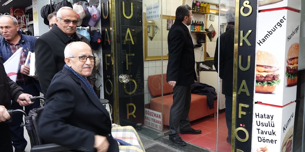 Devrilen Ağacın Altında Kalınca Ayağı Kırılan Sp Burdur Adayından Tekerlekli Sandalyede Esnaf Ziyareti