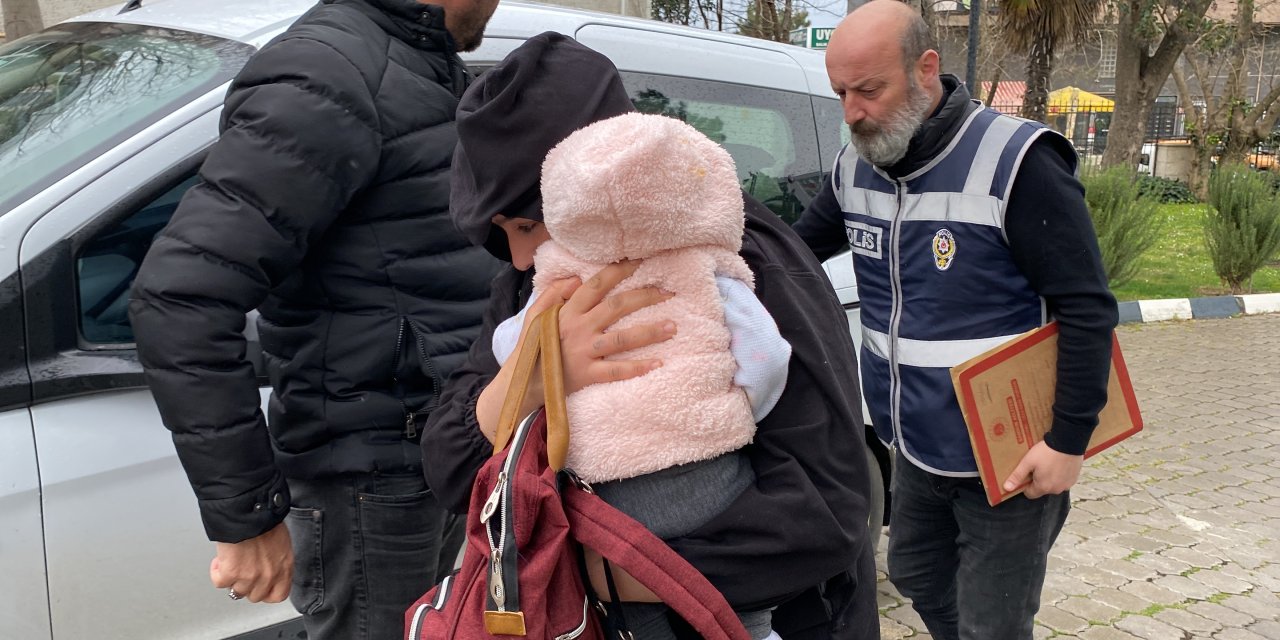 Hırsızlık Şüphelisi, Kucağında 7 Aylık Bebeğiyle Adliyeye Sevk Edildi