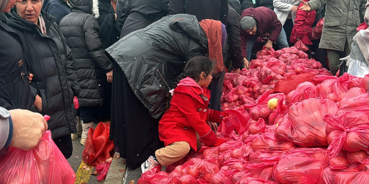 Yozgat'ta 'Ramazan Yardımı' İzdihama Dönüştü, Vatandaşlar Ezilme Tehlikesi Geçirdi
