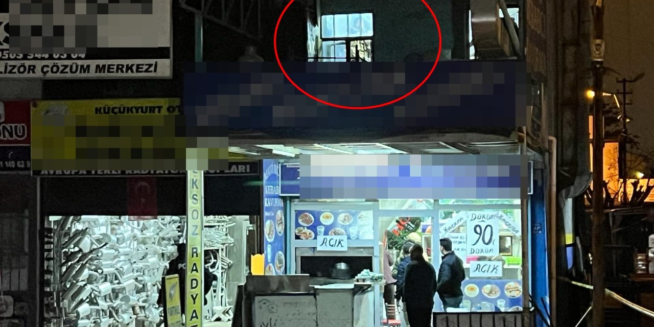 Polisin 'Dur' İhtarına Uymayıp Kaçan Sürücü, Bir İş Yerine Girip Başına Tabanca Dayadı