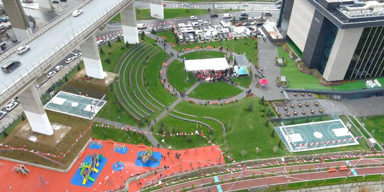 Kağıthane'de Yeşil Vadi'nin Üçüncü Etabı Ve Kampüs Bahçe Açıldı