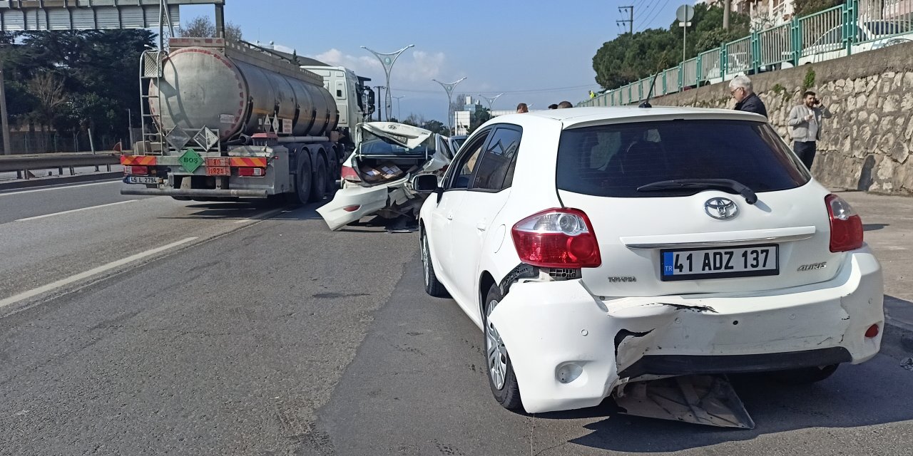 Kocaeli’de 7 Araçlı Zincirleme Kaza: 5 Yaralı