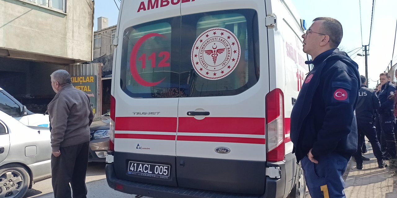 Otomobil Firmasının Servisinde Yangın; 4 İşçi Dumandan Etkilendi