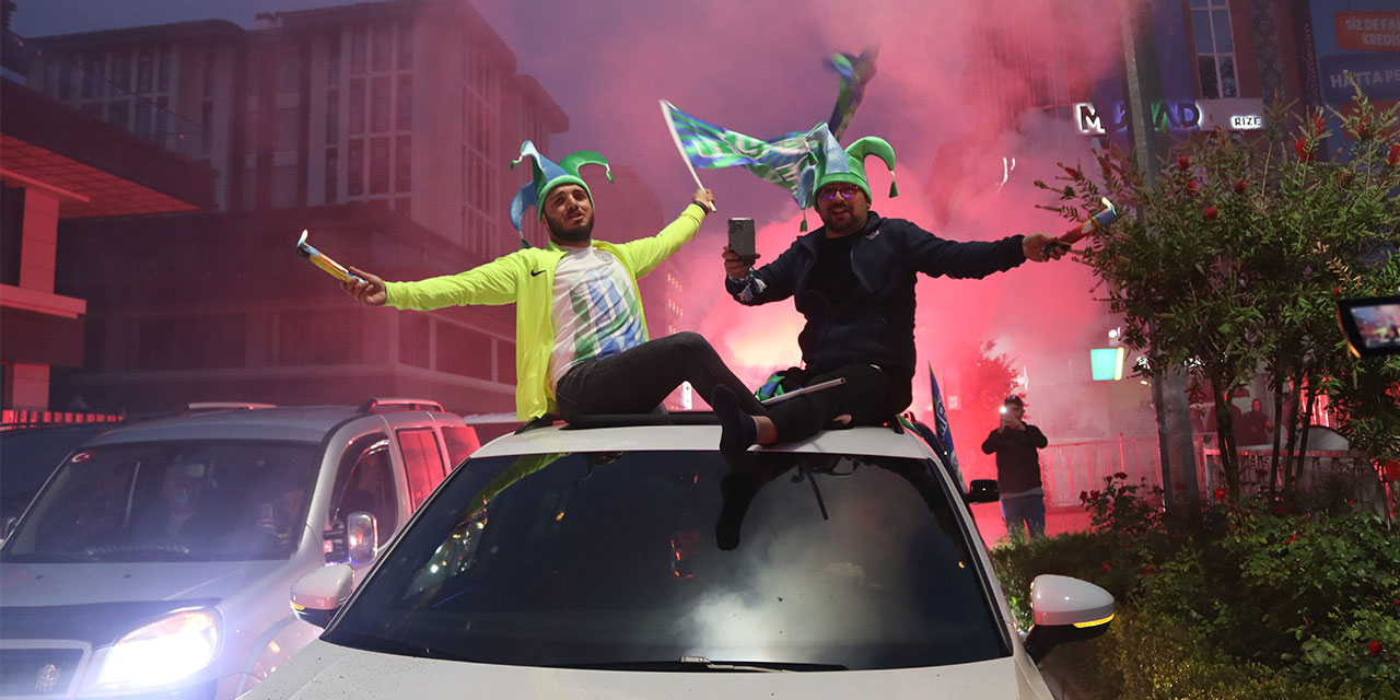 Rizesporlu taraftarlar Süper Lig coşkusu yaşıyor