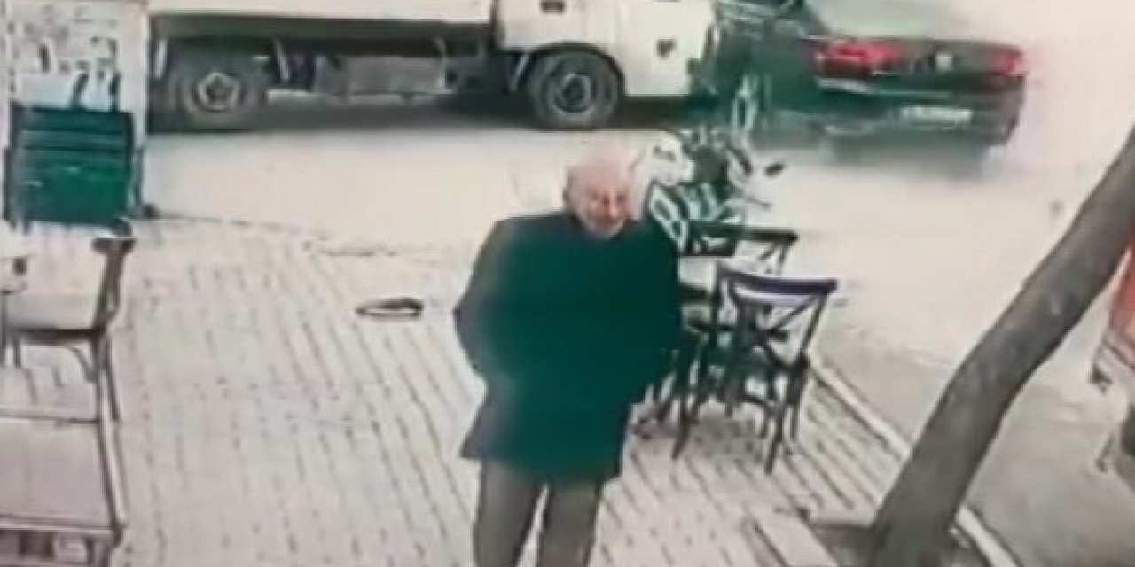 İstanbul - Avcılar'da Polisten Kaçan Şüpheliler Park Halindeki Araçlara Çarptı