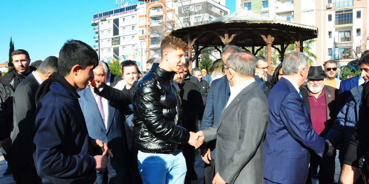 Davutoğlu, Manisa'da