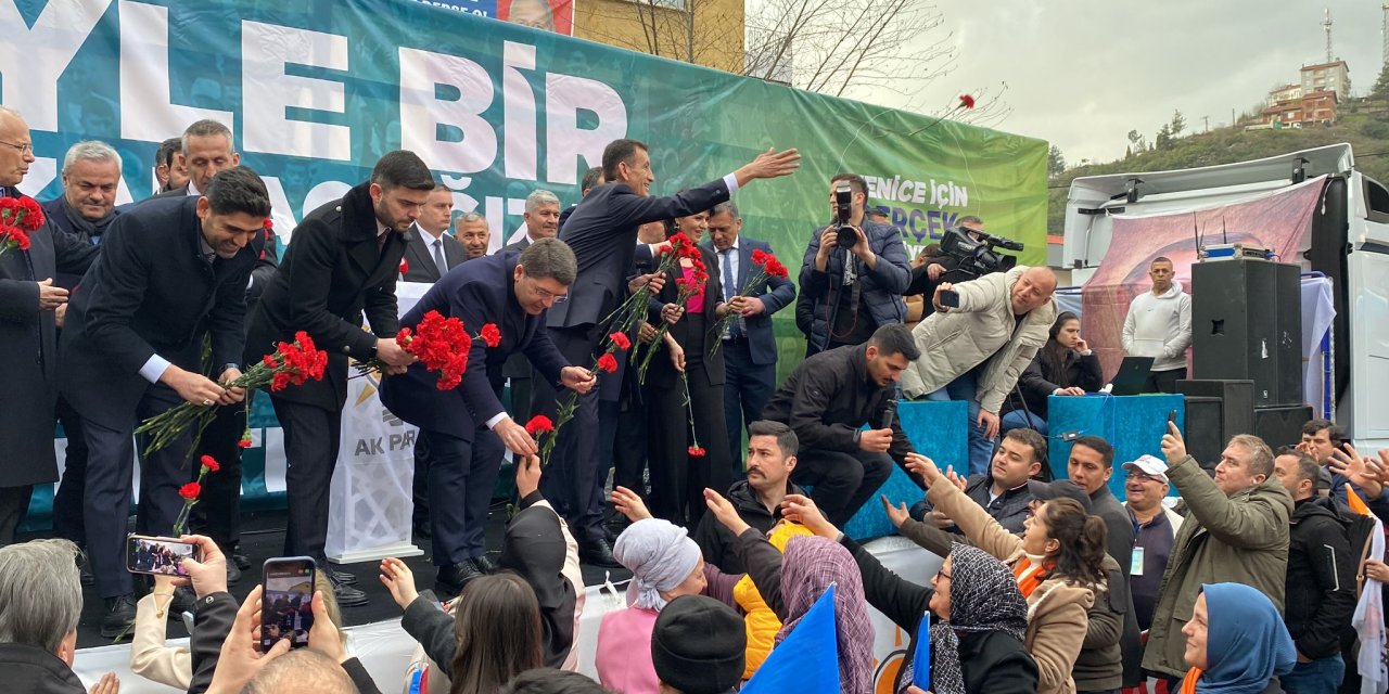 Bakan Tunç: Oyları Bölmeyelim, Ak Parti’nin Ampulünün Altında Birleşelim (2)