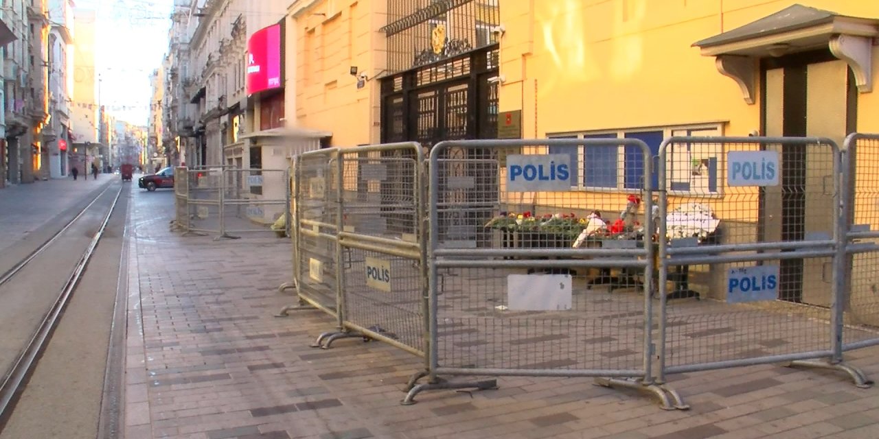 İstanbul - Rusya Başkonsolosluğu’nda Bayraklar Yarıya İndirildi