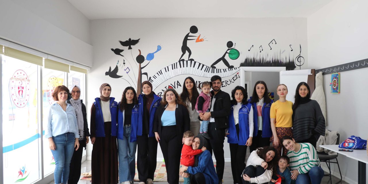 İzmir'de 'Sengelaşılır' Projesi İle Down Sendromlu Çocuklara Dil Terapisi