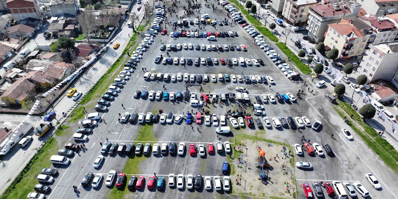 Bağcılar’da Gönüllüler Araçlarıyla Vatandaşları Sandığa Taşıyacak