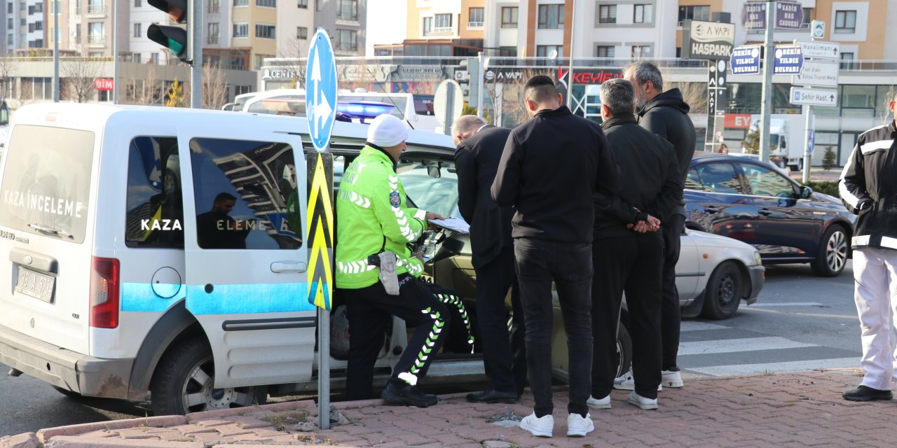 Kayserispor Başkanı Çamlı'nın Kullandığı Ciple, Elektrikli Bisiklet Çarpıştı