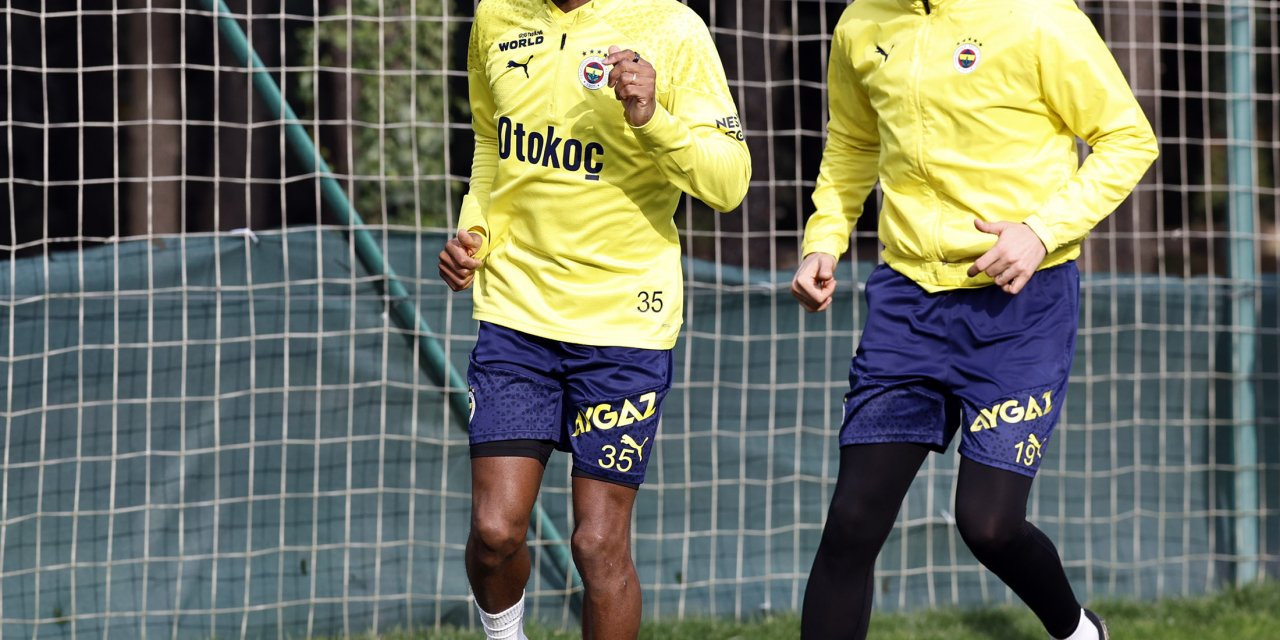 Fenerbahçe Günü Çift Antrenmanla Tamamladı