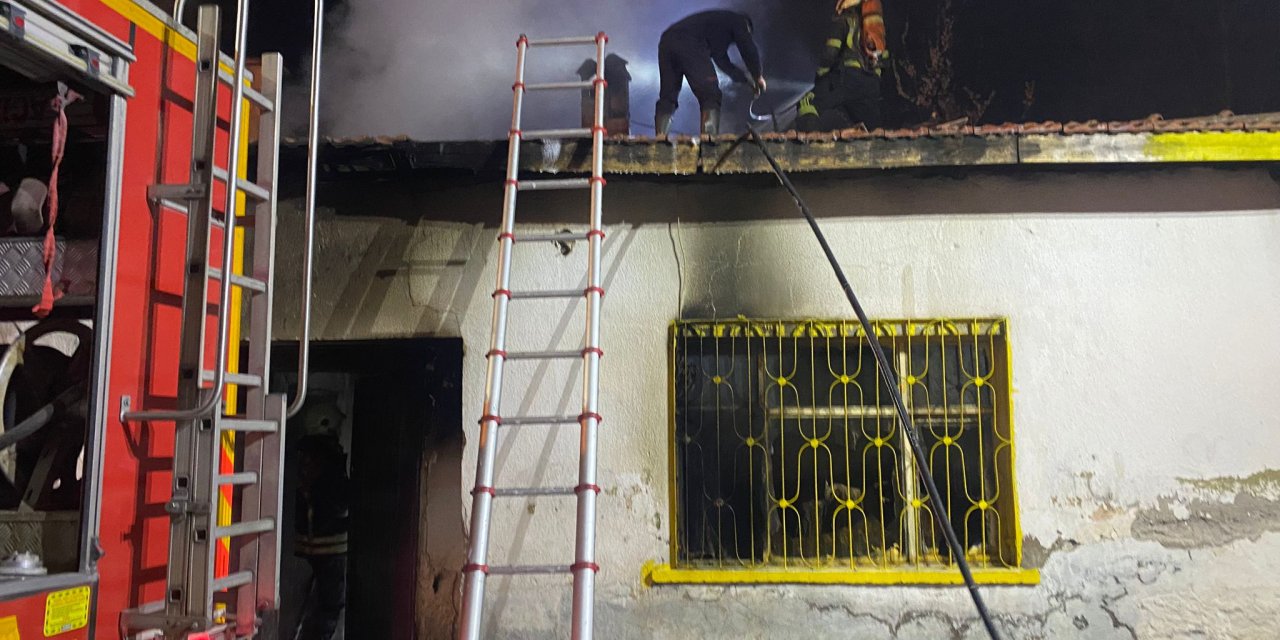 Kayseri’de Tek Katlı Ev Yangında Küle Döndü
