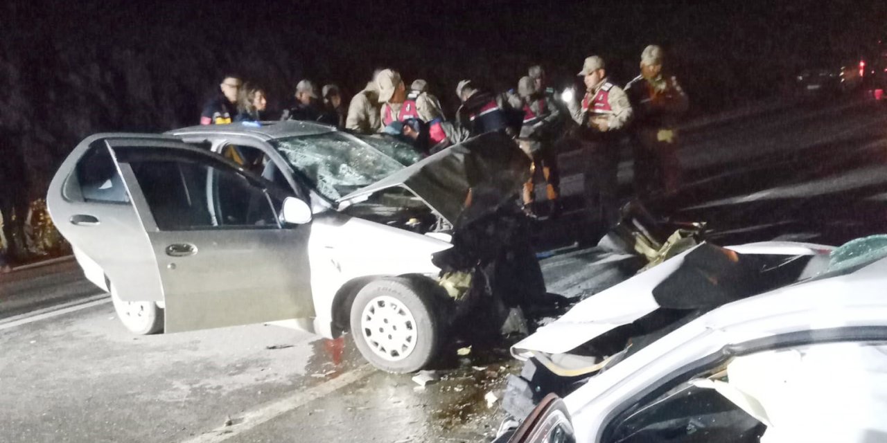 Gaziantep’te İki Otomobil Çarpıştı: 2 Ölü, 5 Yaralı